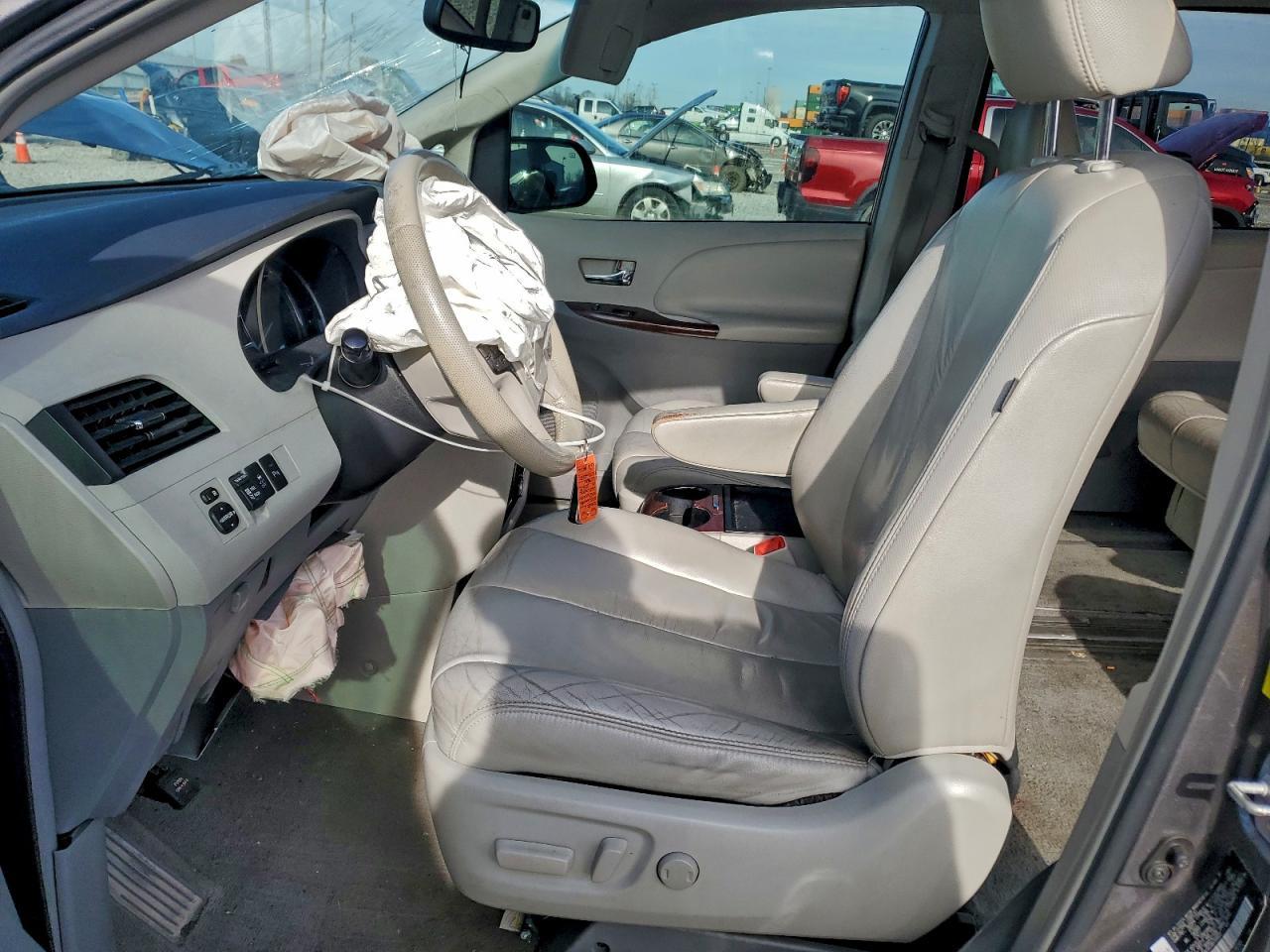 2011 Toyota Sienna Xle - Фото 7