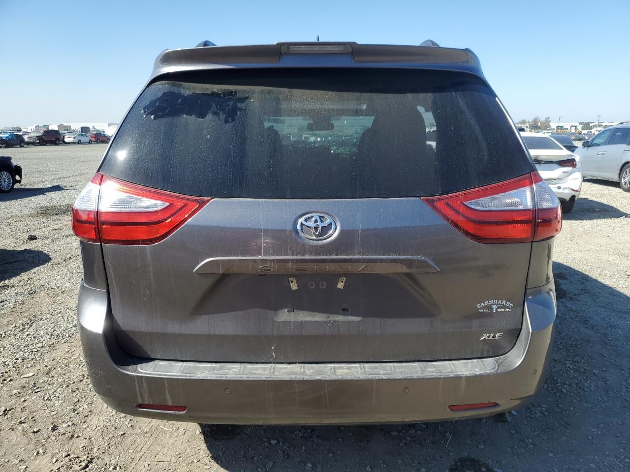 2018 Toyota Sienna Xle - Image 6