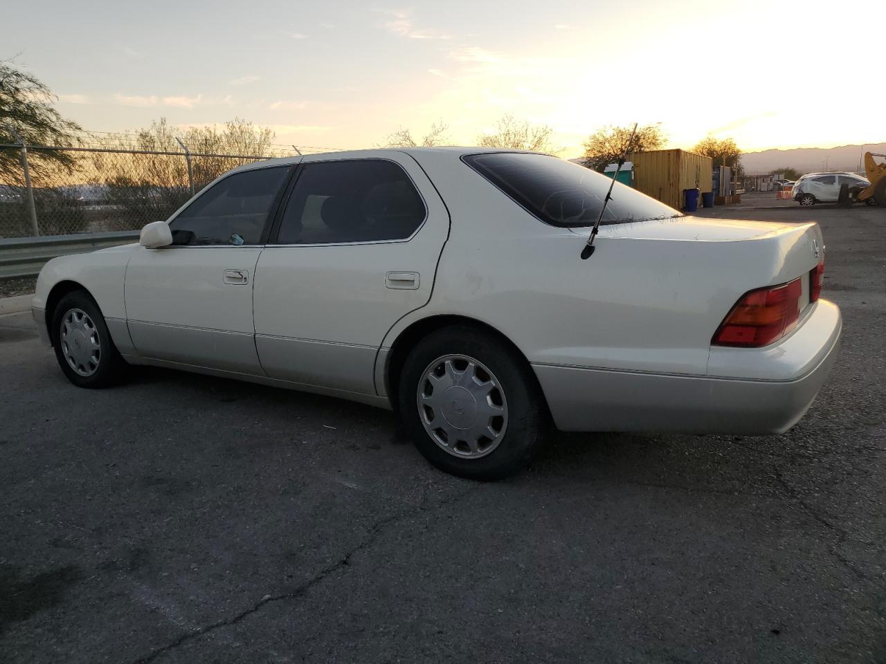 1997 Lexus Ls 400 - Image 2
