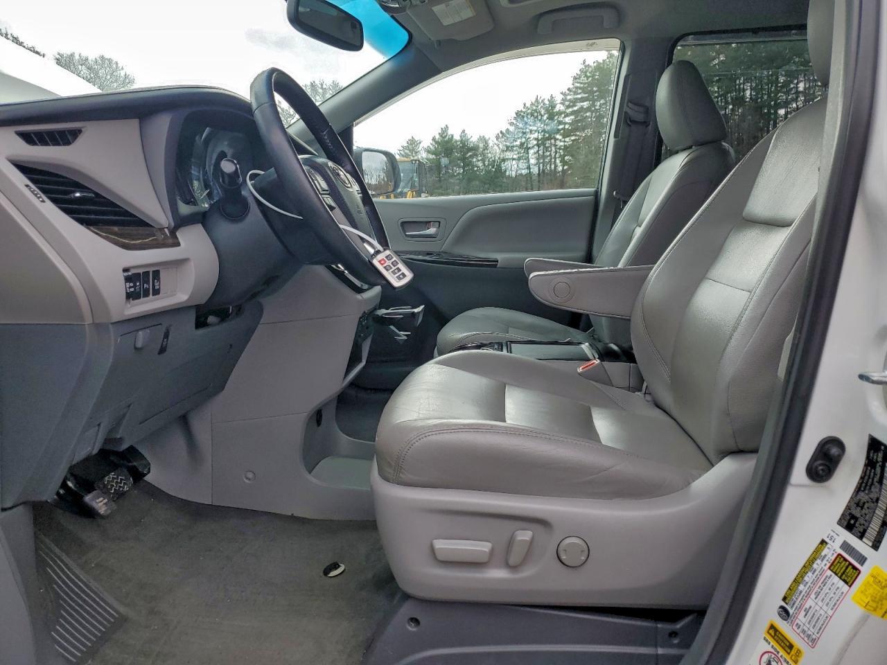2017 Toyota Sienna Xle 7-Passenger - Фото 7