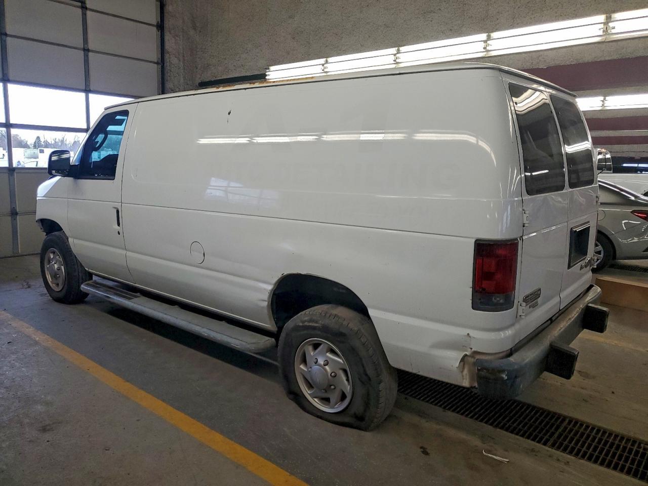 2013 Ford Econoline E250 - Фото 2