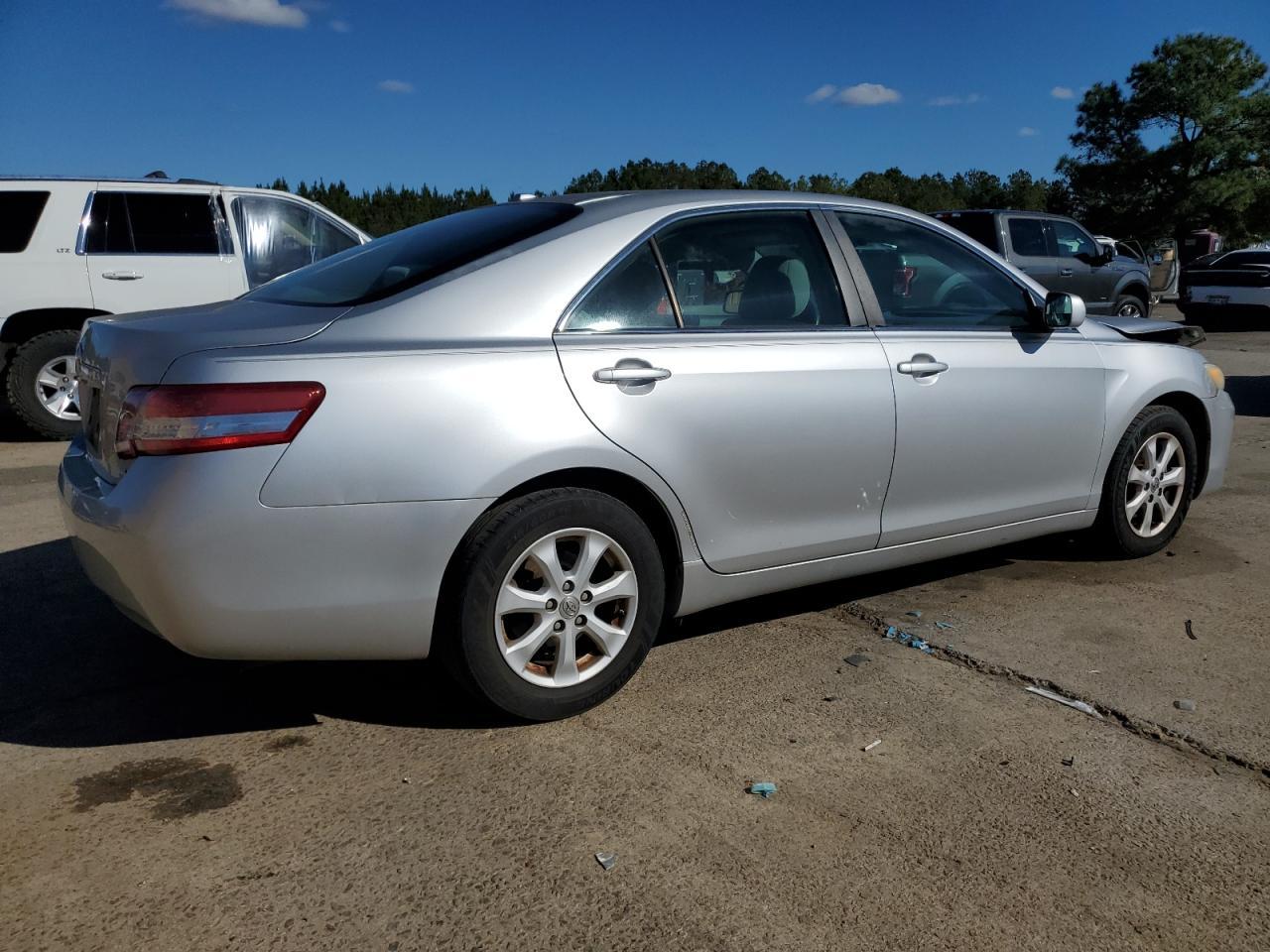 2011 Toyota Camry - Фото 3