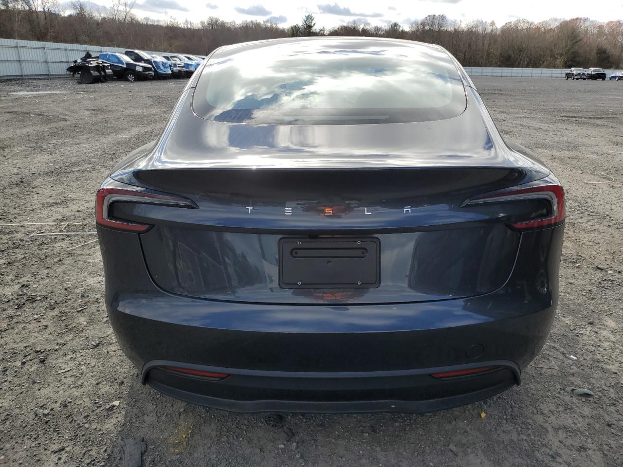 2025 Tesla Model 3 - Фото 6