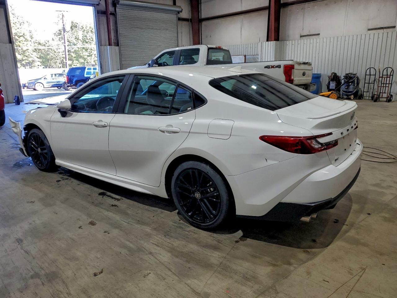 2025 Toyota Camry Xse - Фото 2