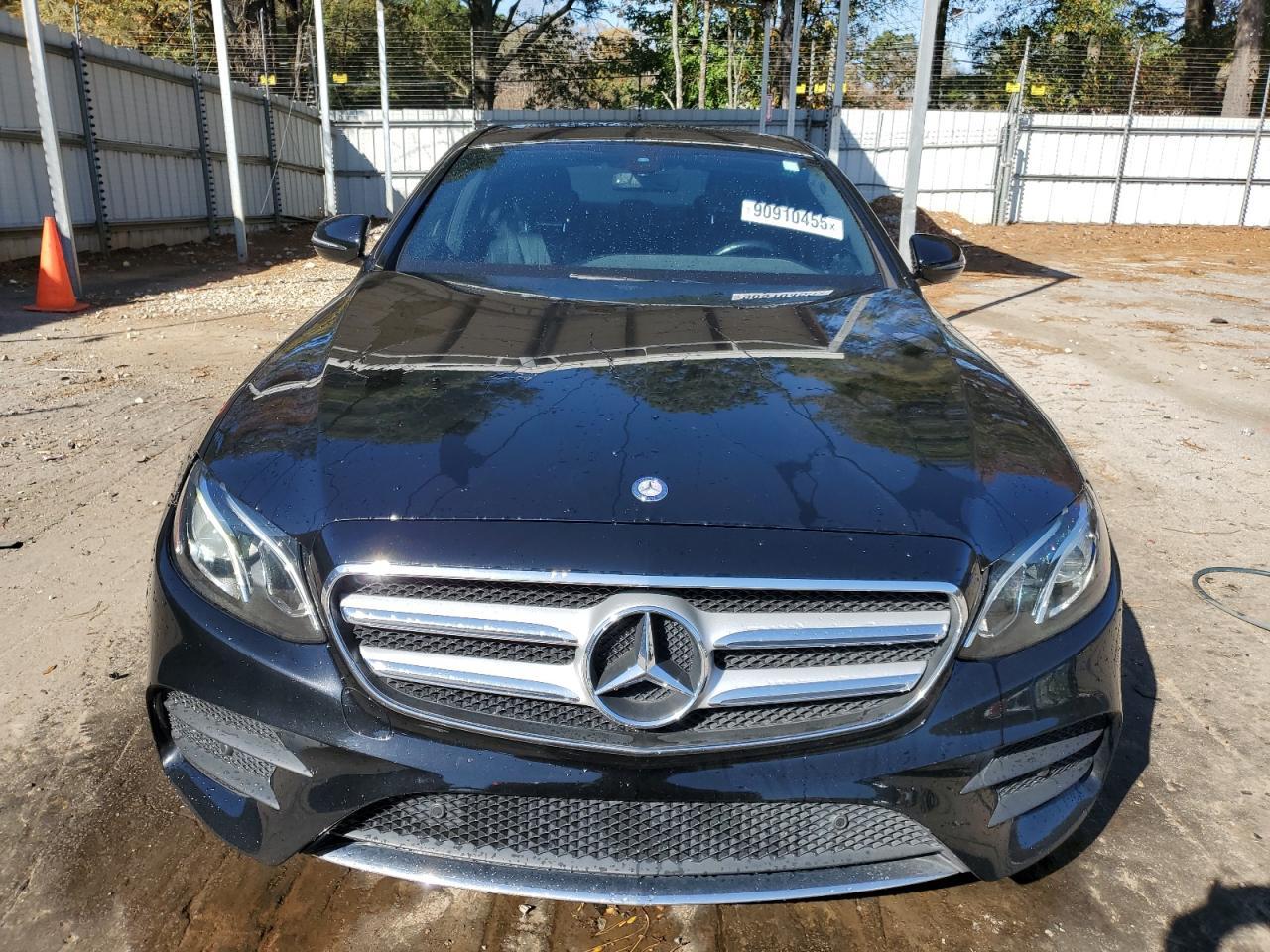 2017 Mercedes-Benz E 300 - Фото 5