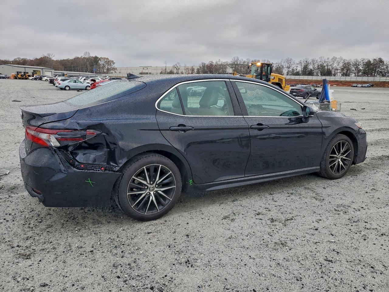 2022 Toyota Camry Se - Фото 3