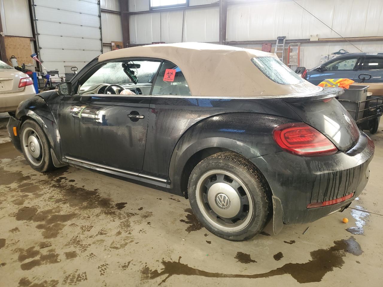 2018 Volkswagen Beetle S - Фото 2