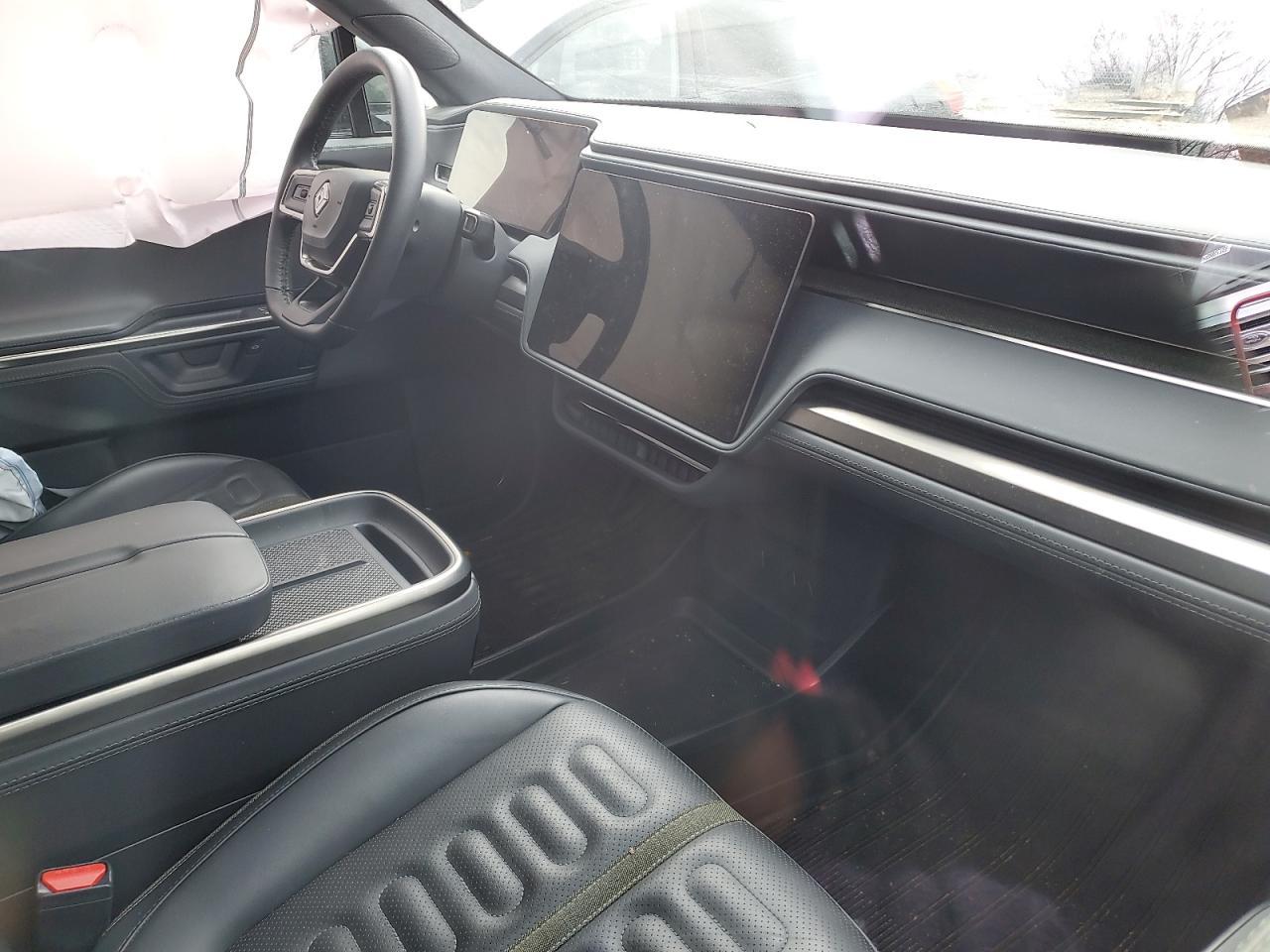 2025 Rivian R1S Adventure - Фото 7