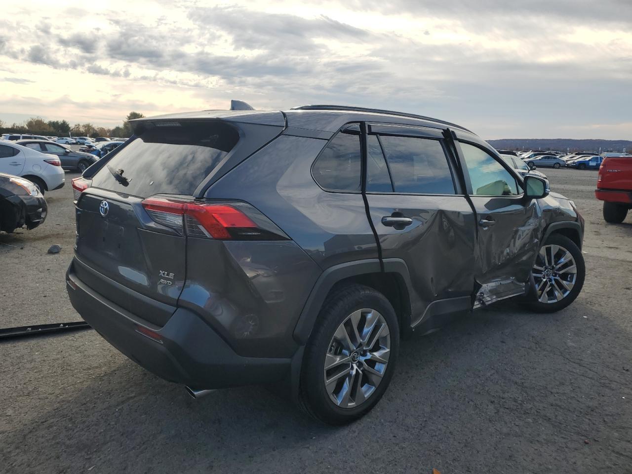2019 Toyota Rav4 Xle Premium - Image 3