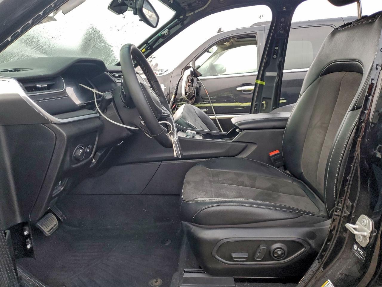 2024 Jeep Grand Cherokee Laredo - Image 7