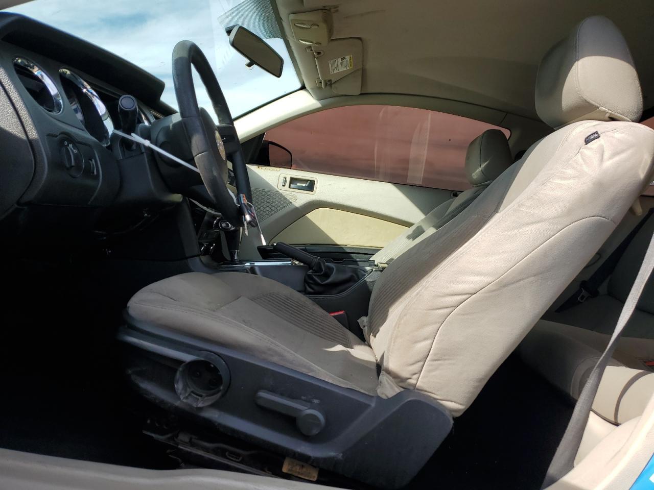 2010 Ford Mustang - Фото 7