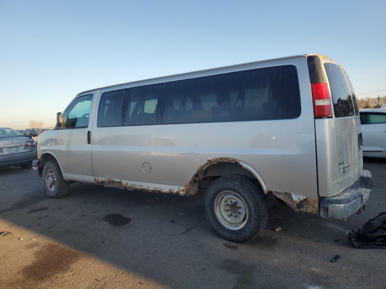 2010 Chevrolet Express G3500 Ls - Image 2