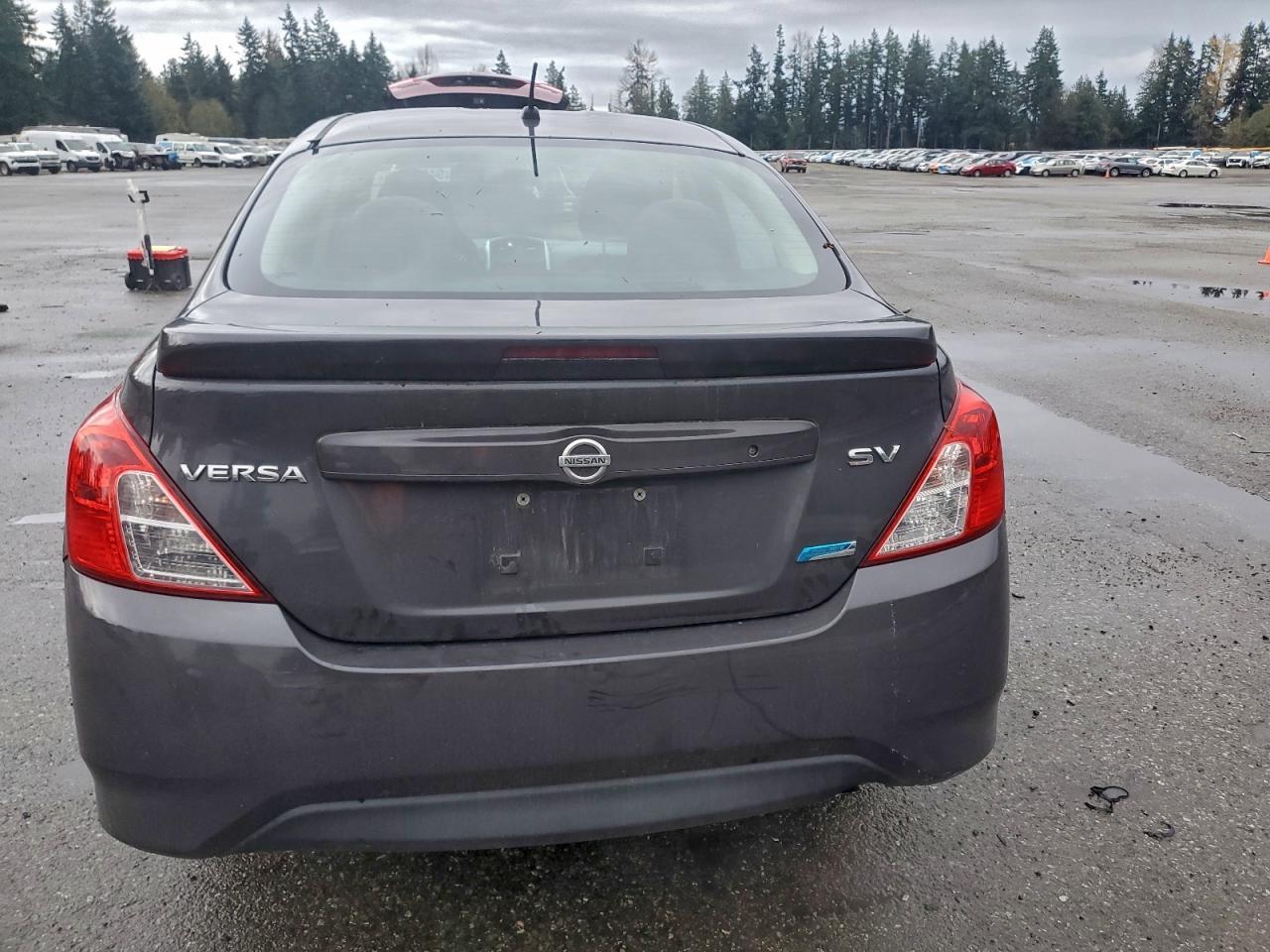 2015 Nissan Versa S - Фото 6