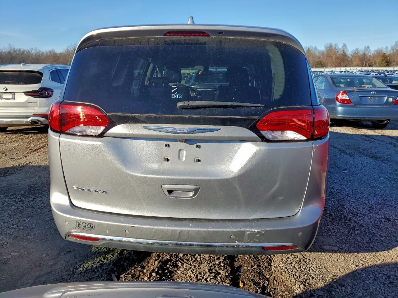 2017 Chrysler Pacifica Touring L - Фото 6