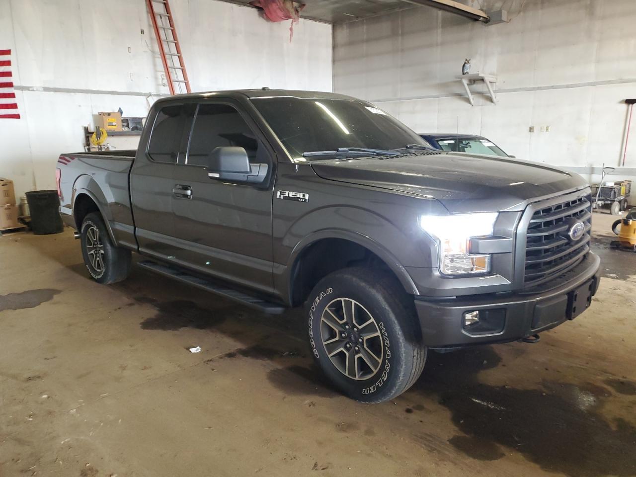 2015 Ford F150 Super Cab - Фото 4