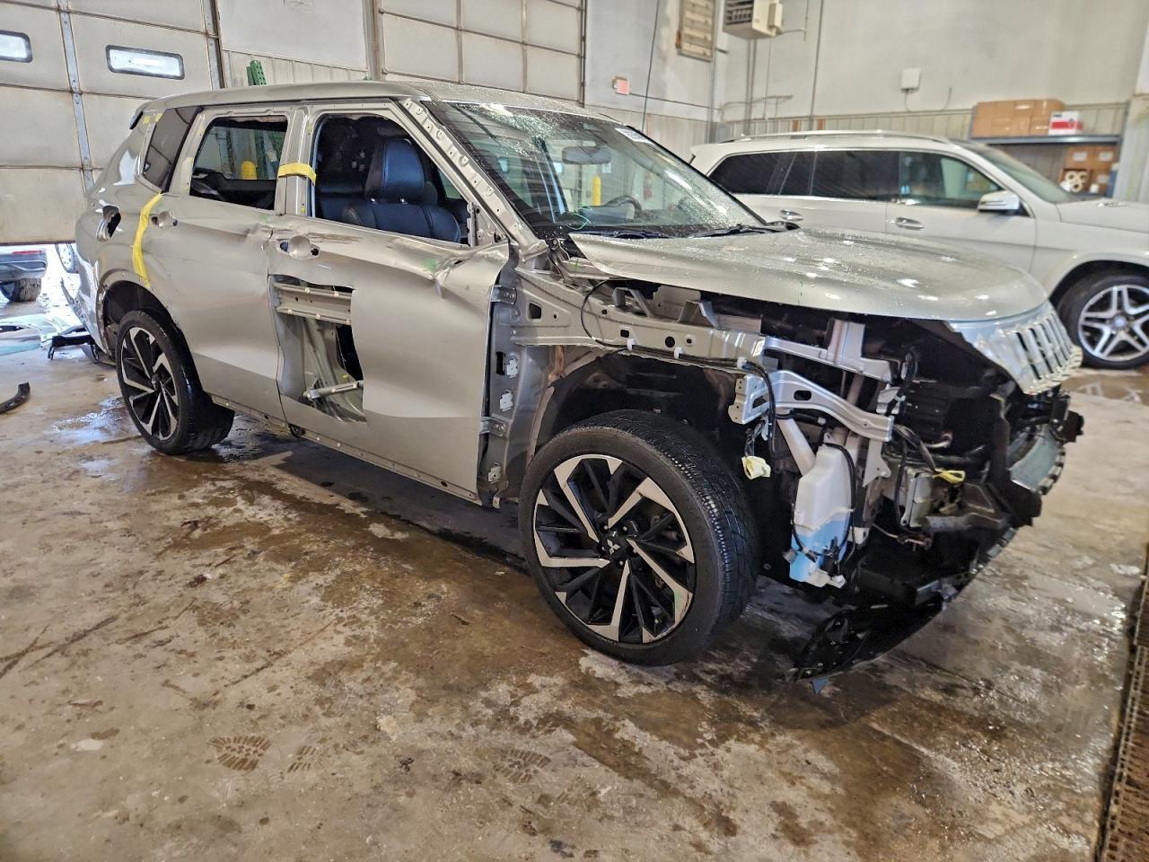 2023 Mitsubishi Outlander Se - Фото 4