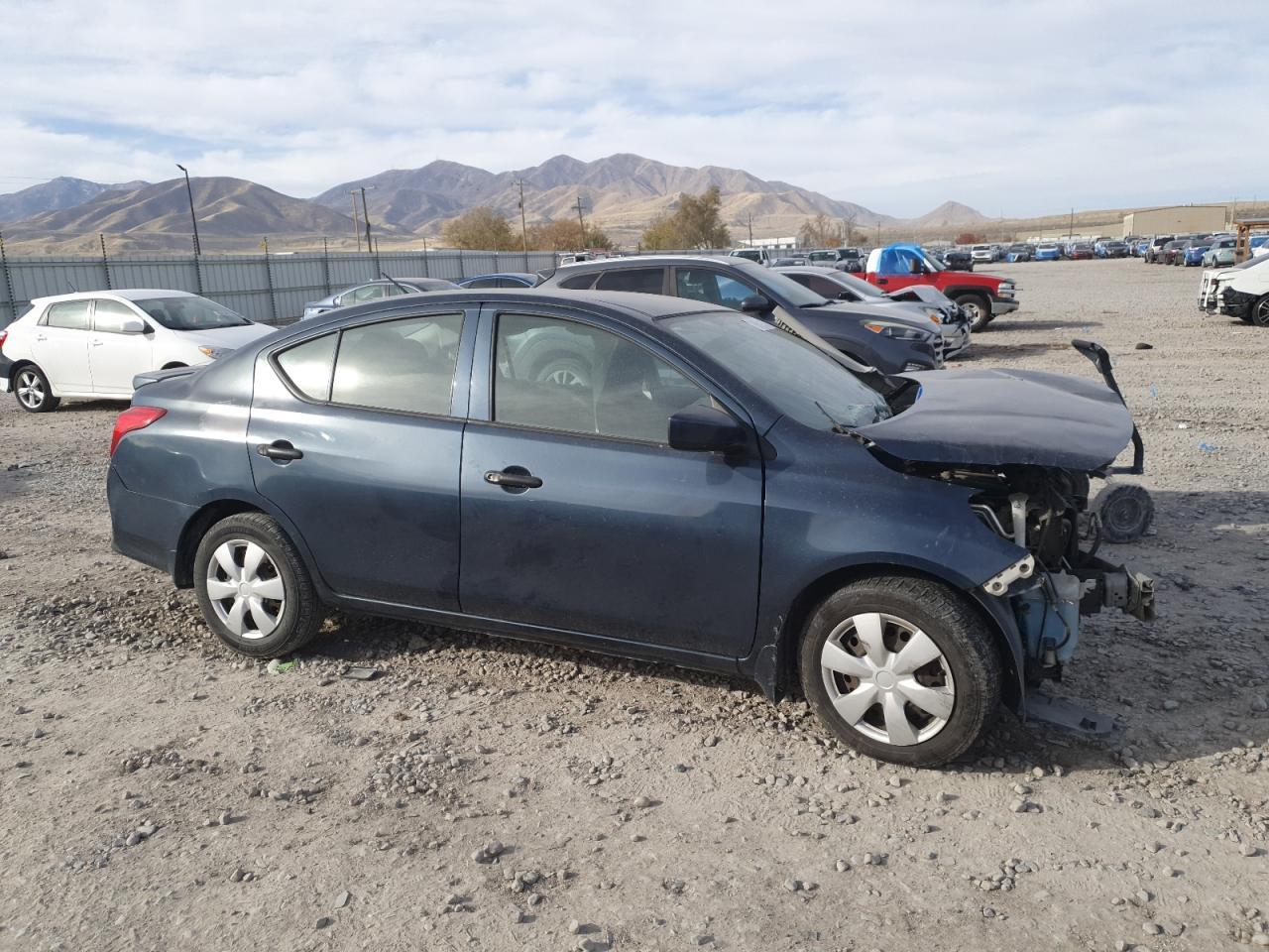 2017 Nissan Versa S - Фото 4