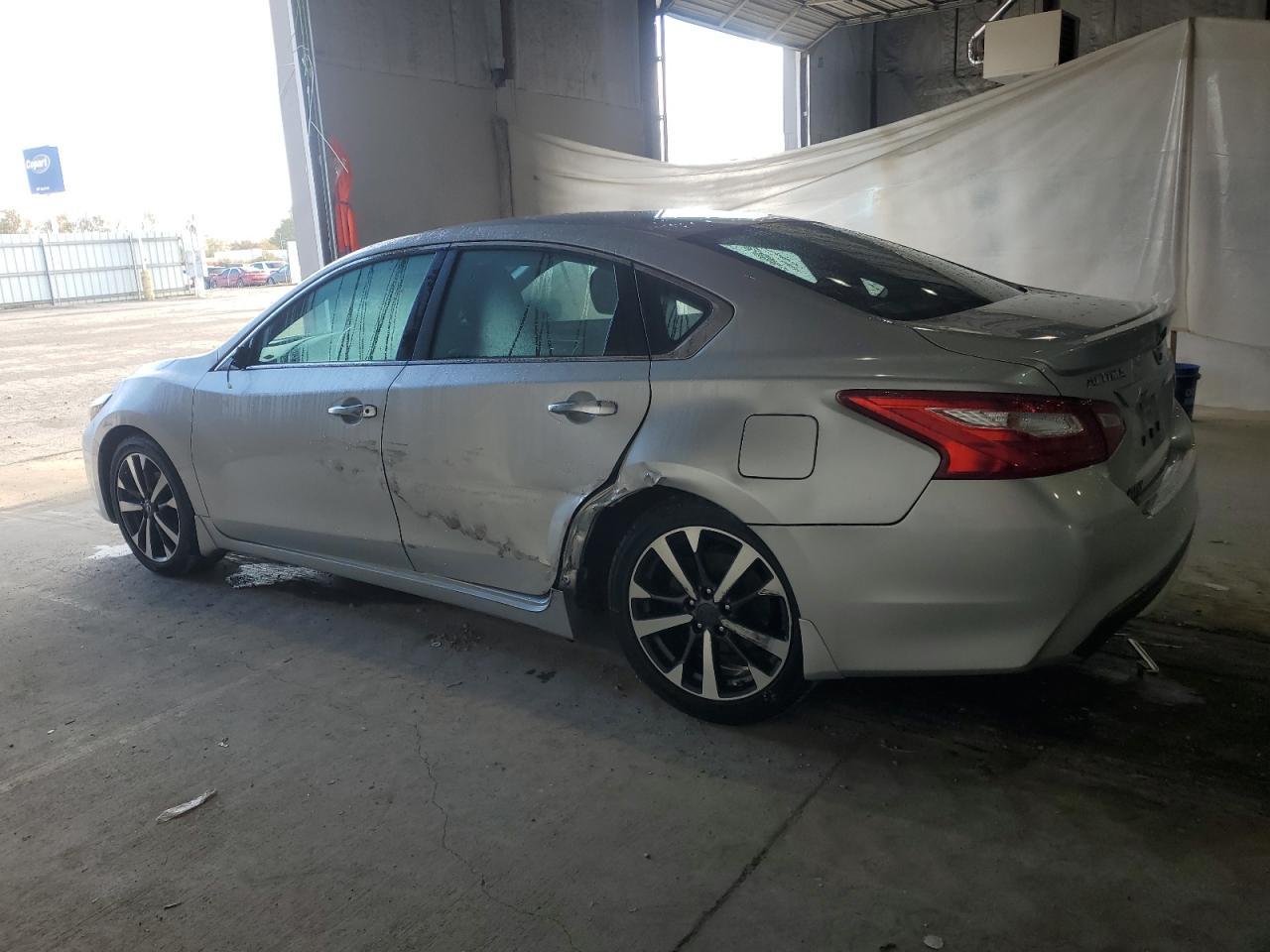 2016 Nissan Altima 2.5 - Image 2