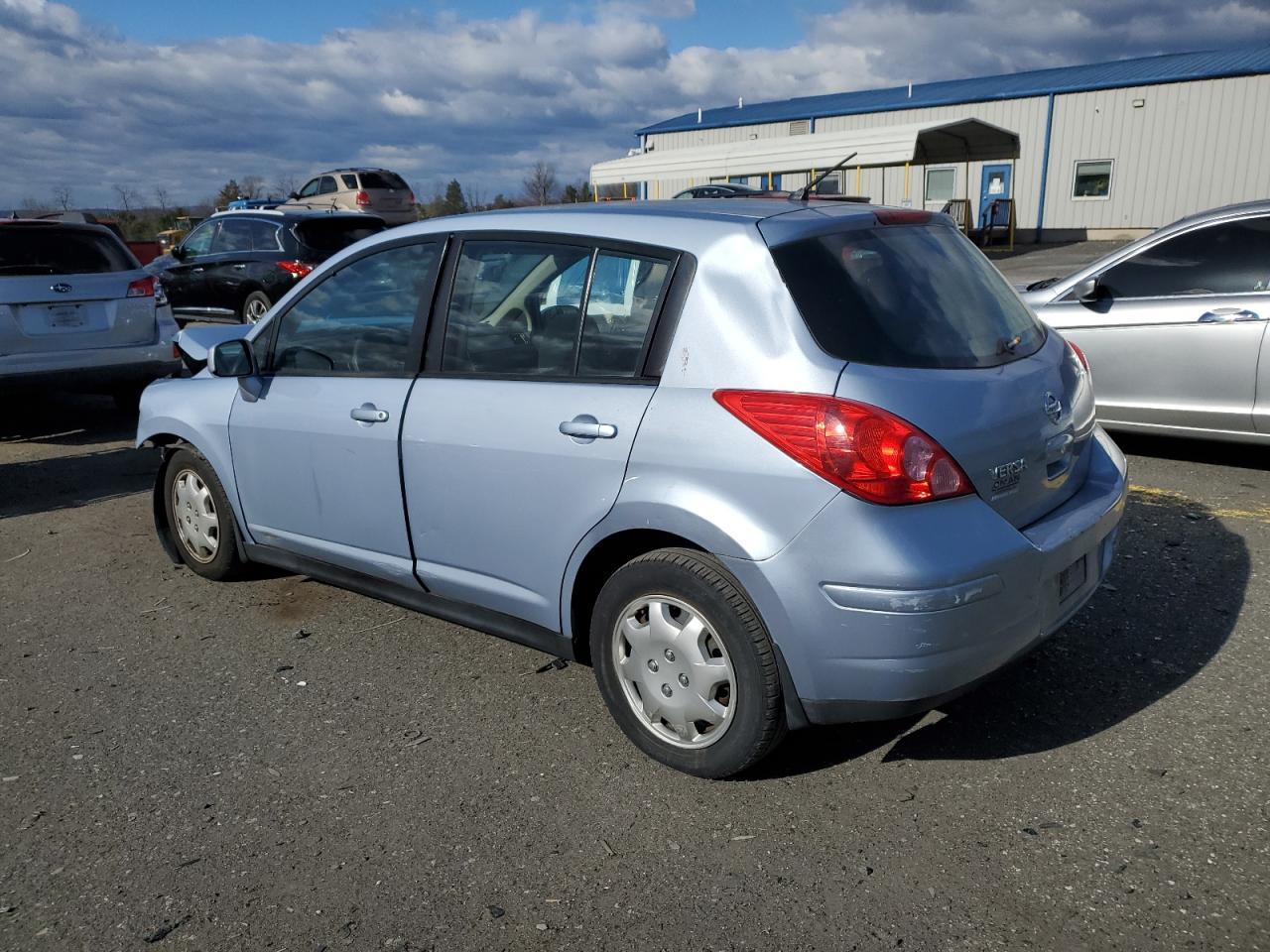 2012 Nissan Versa S - Фото 2