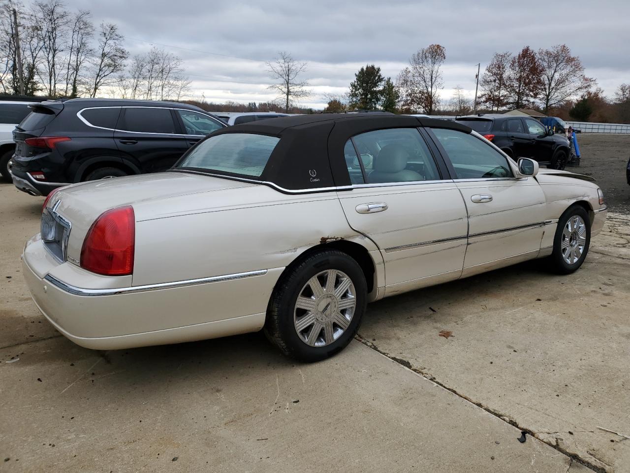 2003 Lincoln Town Car Cartier - Фото 3