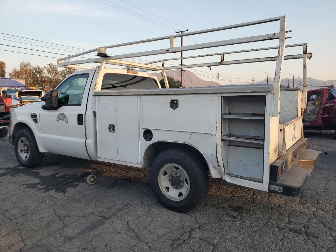 2009 Ford F250 Super Duty Utility / Service Truck - Фото 2