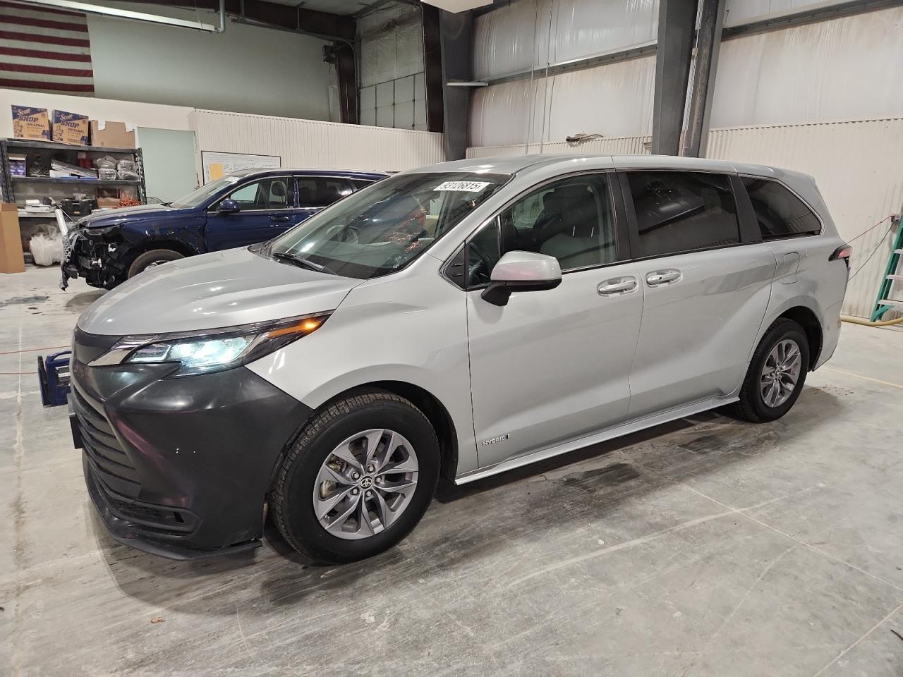 2021 Toyota Sienna Le
