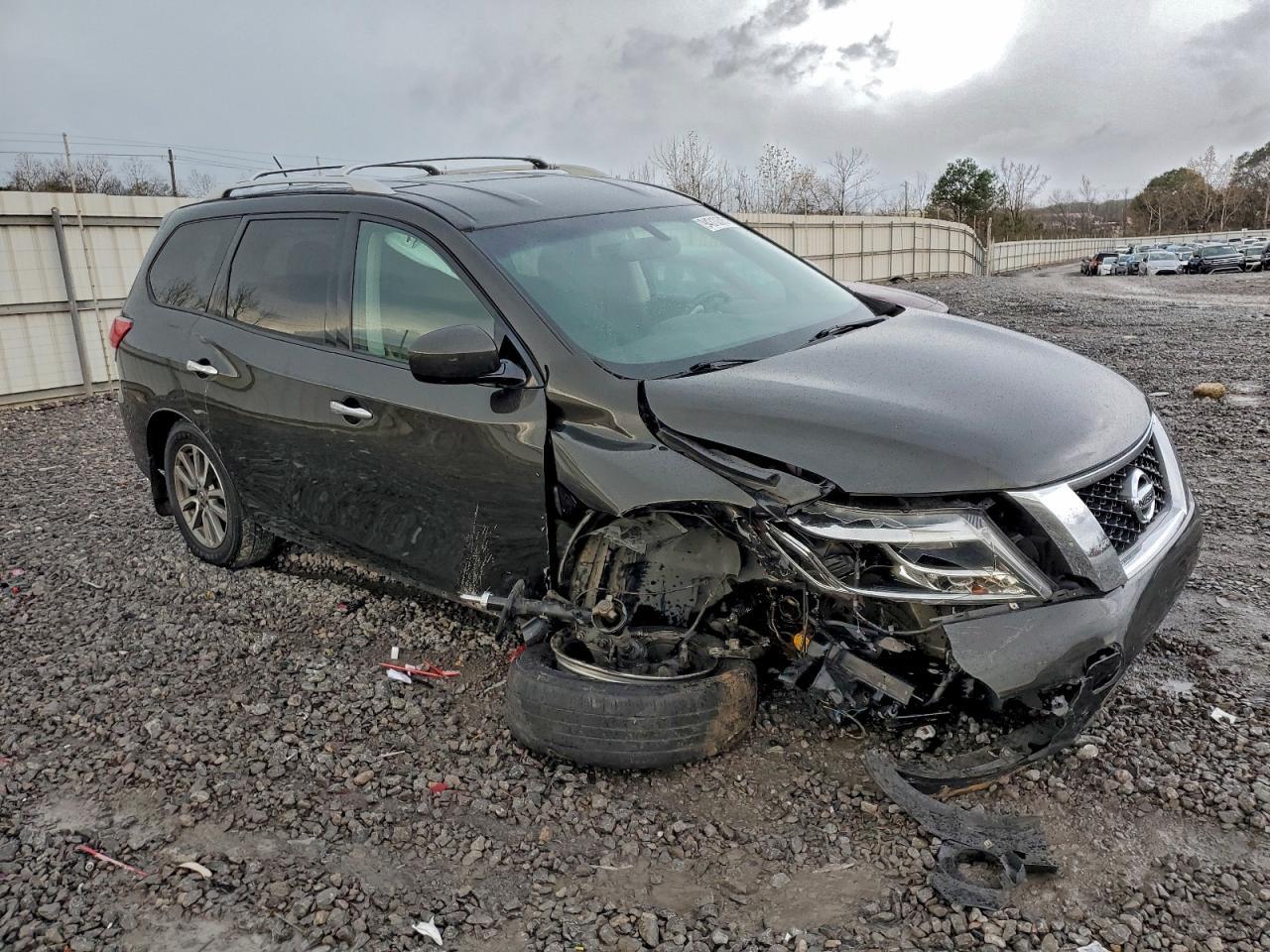 2015 Nissan Pathfinder S - Image 4