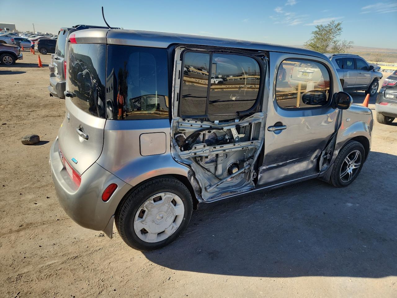 2014 Nissan Cube S - Image 3