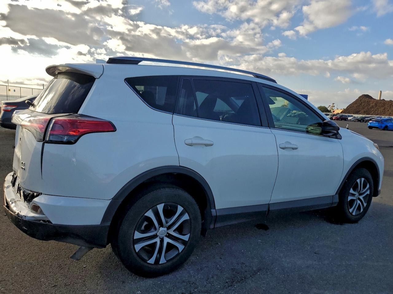 2018 Toyota Rav4 Le - Фото 3