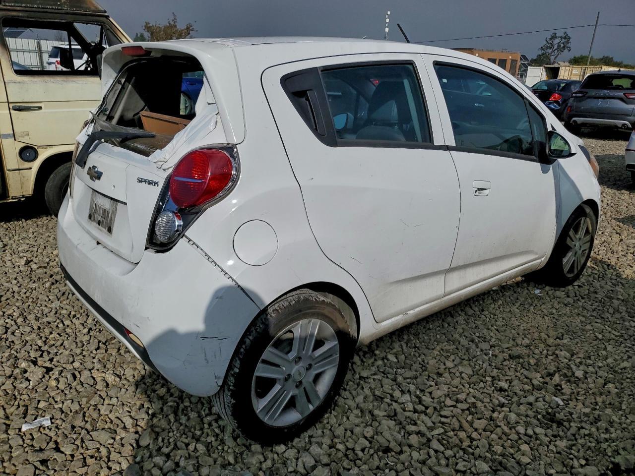 2015 Chevrolet Spark Ls - Image 3