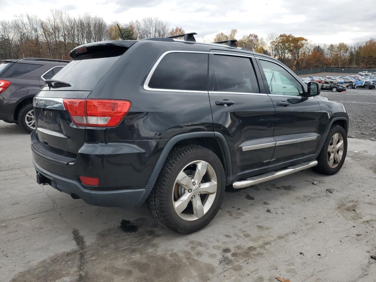 2011 Jeep Grand Cherokee Laredo - Image 3