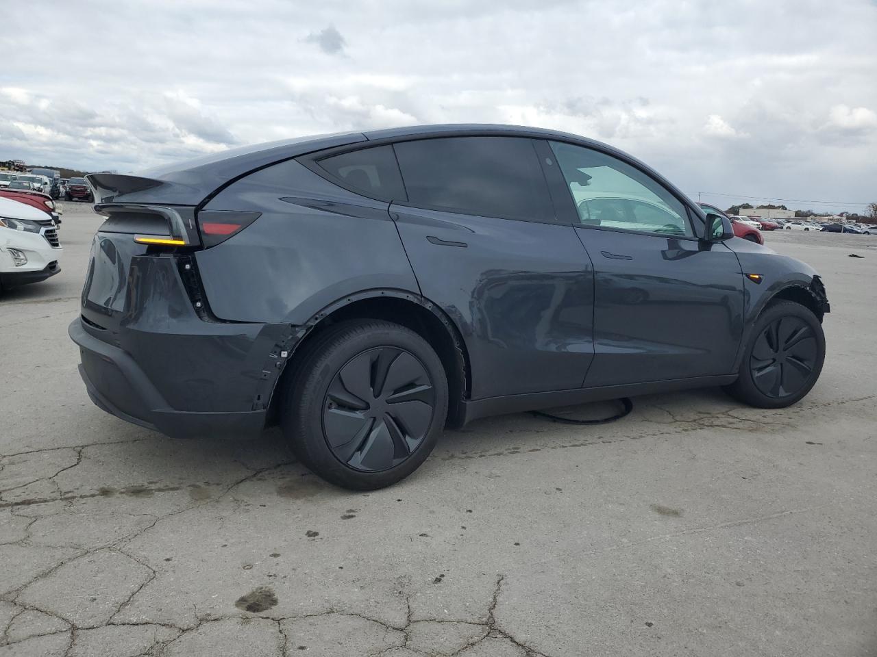 2026 Tesla Model Y - Фото 3