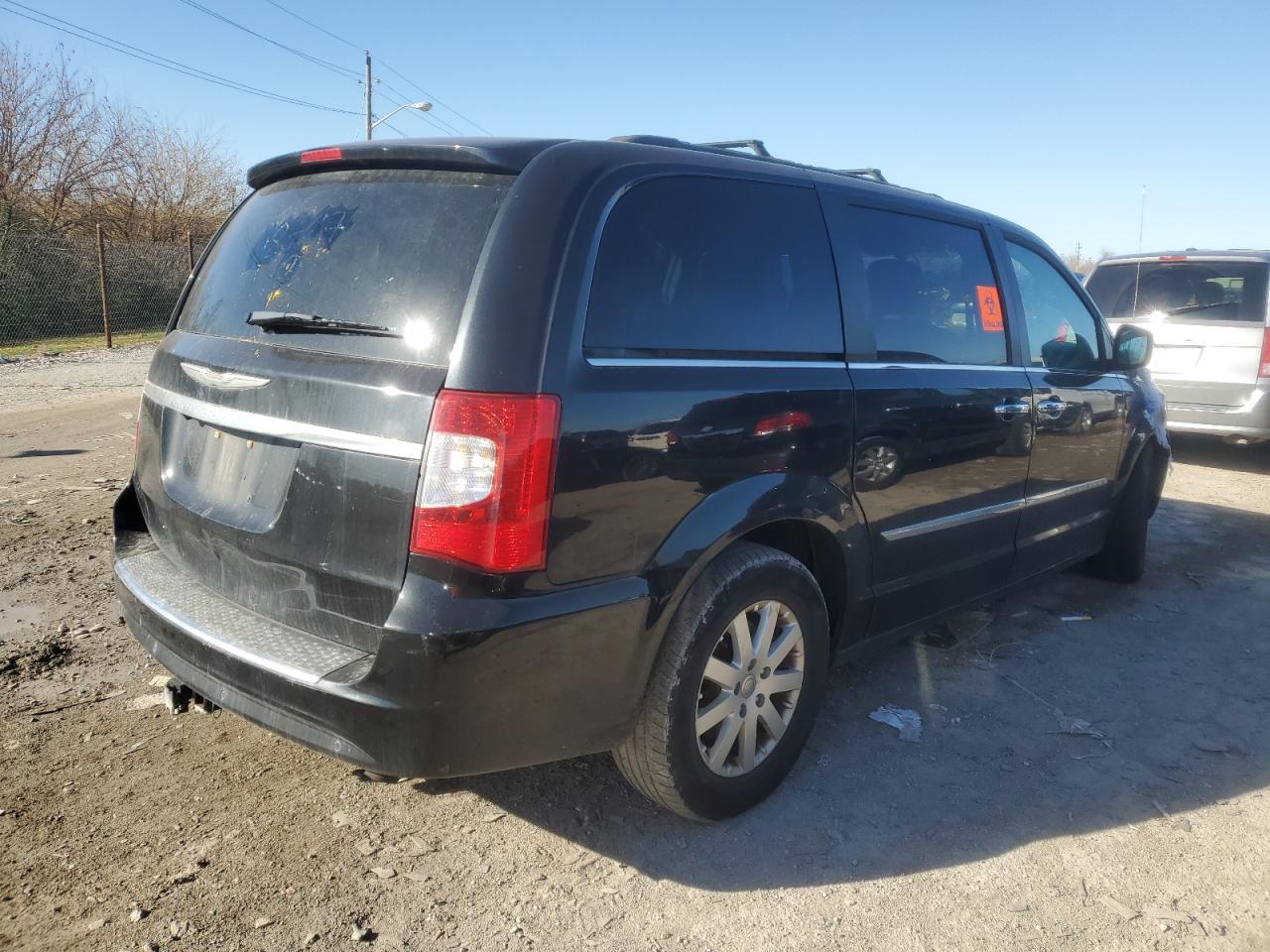 2012 Chrysler Town & Country Touring L - Фото 3