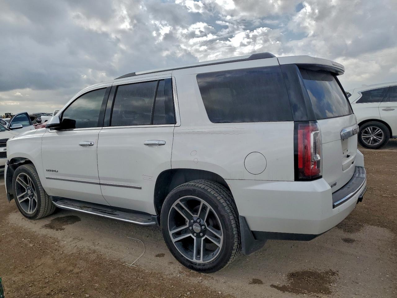 2018 GMC Yukon Denali - Фото 2