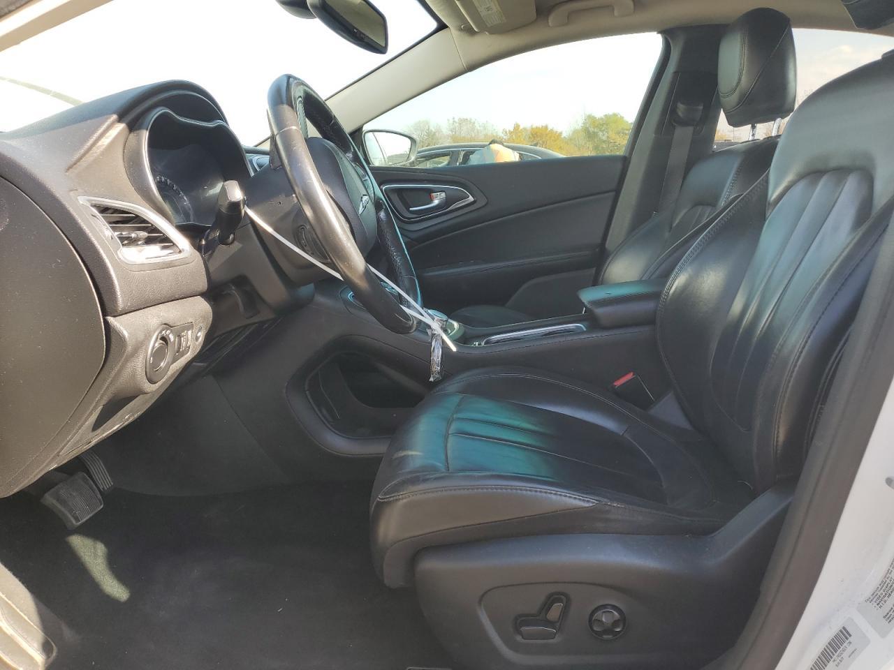 2016 Chrysler 200 Limited - Image 7