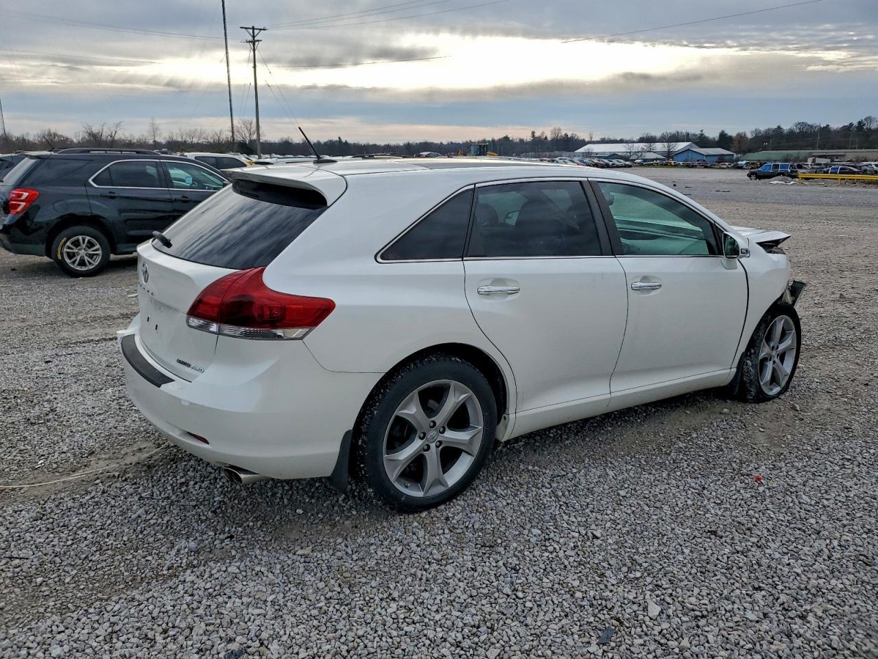 2013 Toyota Venza Le - Image 3