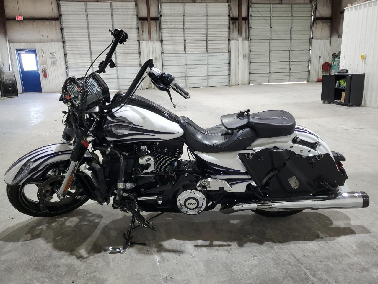 2016 Harley-Davidson Flhxse Cvo Street Glide - Фото 3