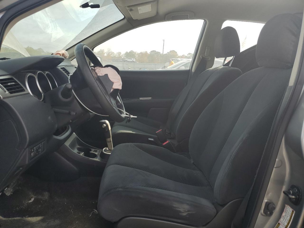 2010 Nissan Versa S - Фото 7