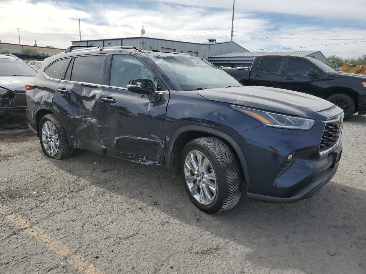 2022 Toyota Highlander Limited - Image 4