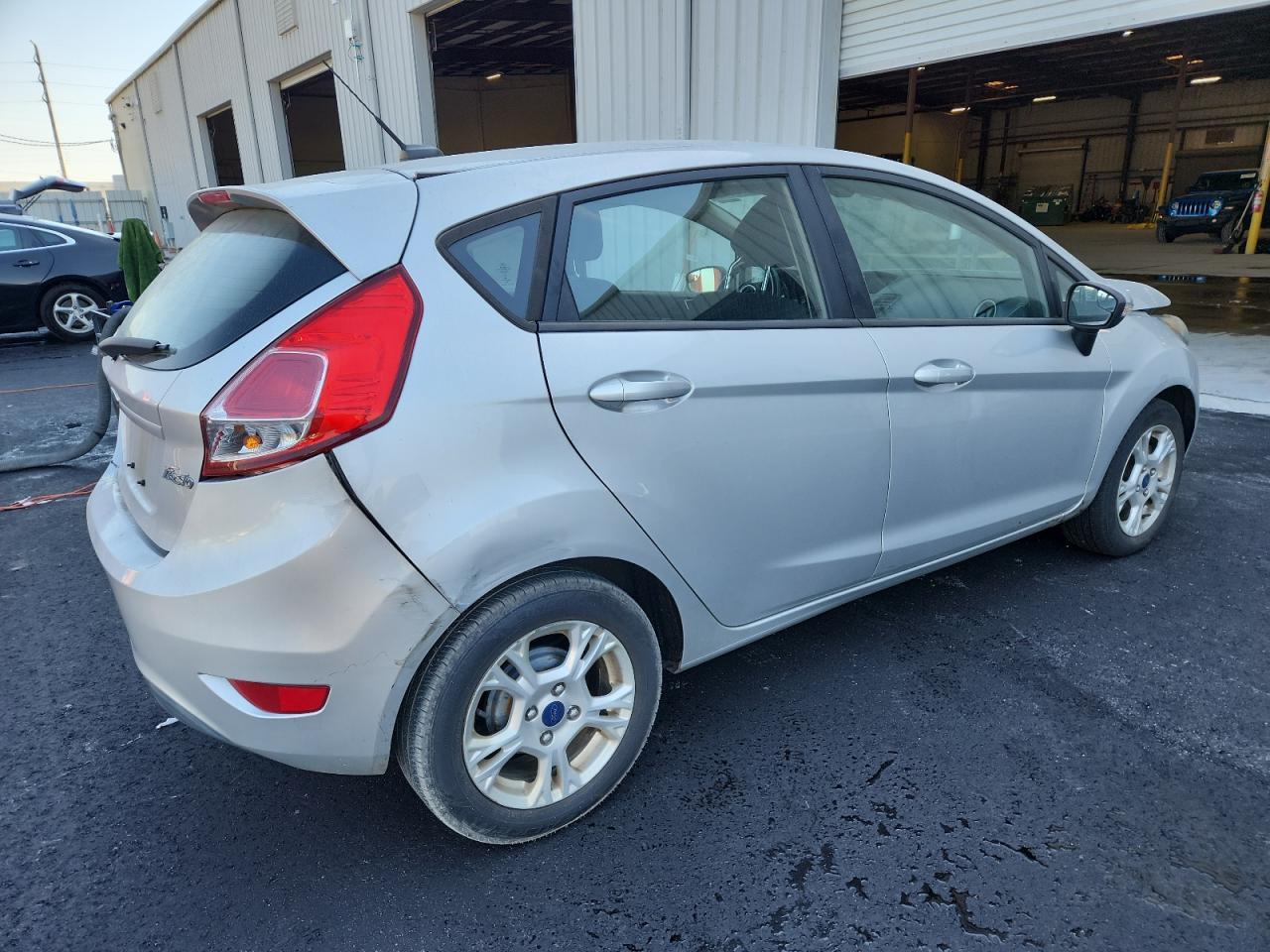 2016 Ford Fiesta Se - Фото 3