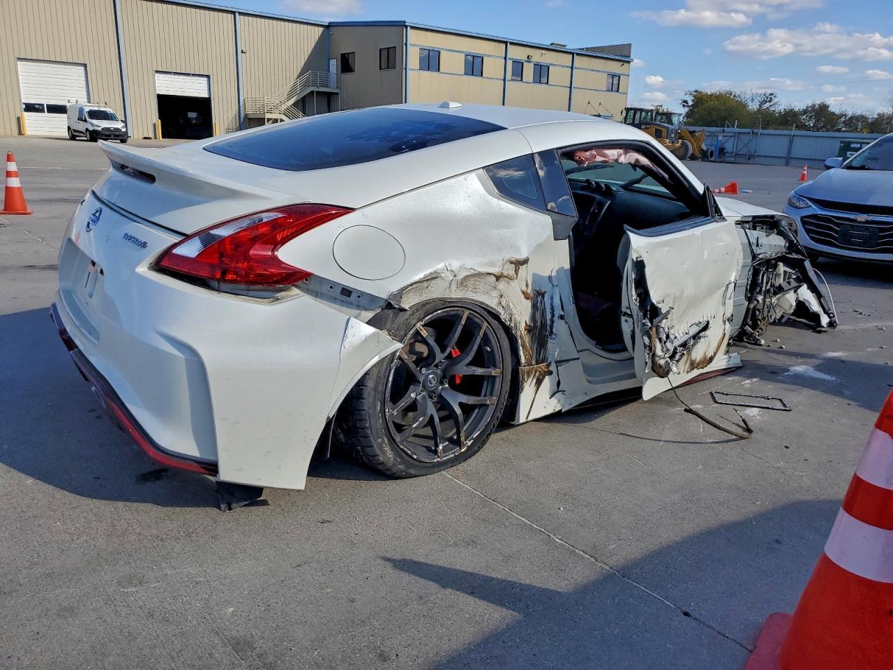 2016 Nissan 370Z Nismo Tech - Фото 3