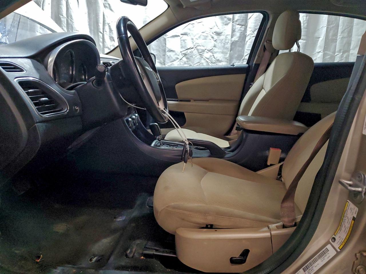 2013 Chrysler 200 Touring - Image 7