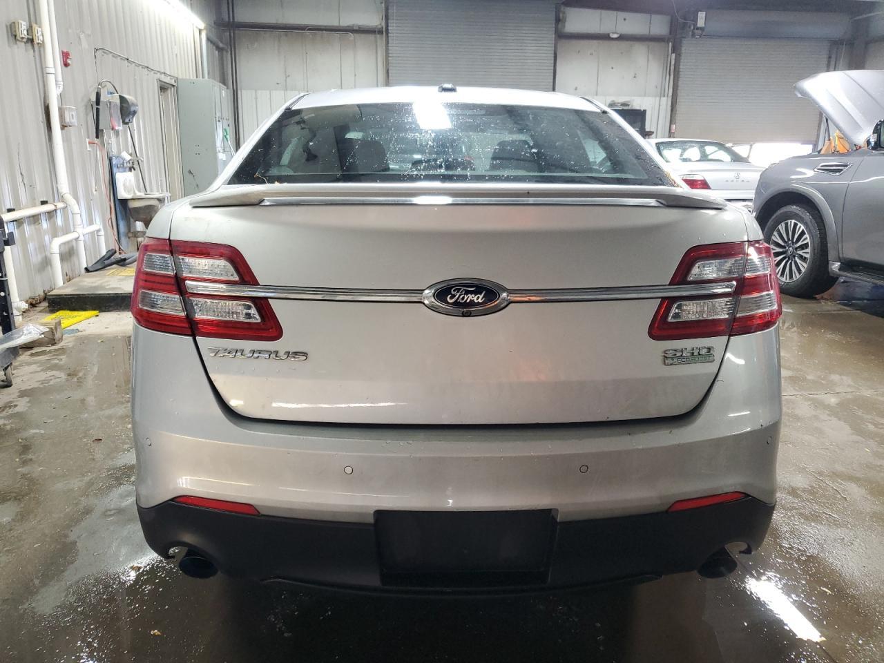 2015 Ford Taurus Sho - Фото 6