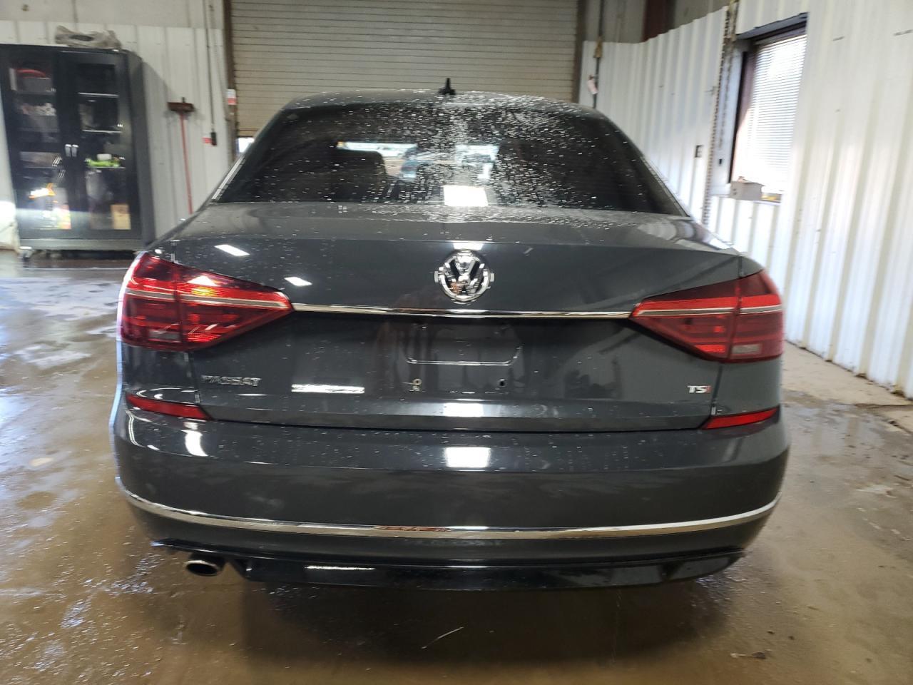 2017 Volkswagen Passat R-Line - Image 6