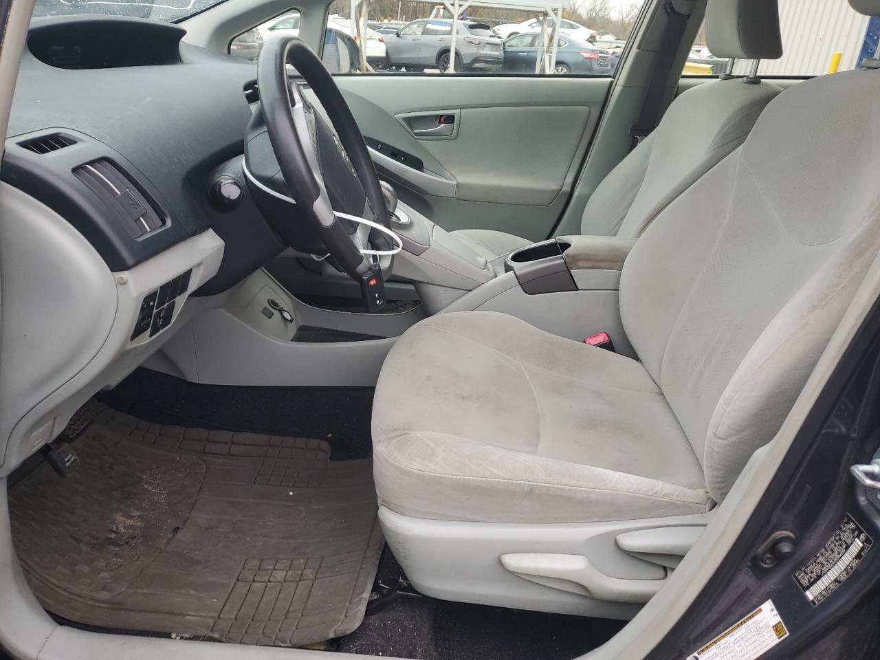 2012 Toyota Prius Three - Image 7