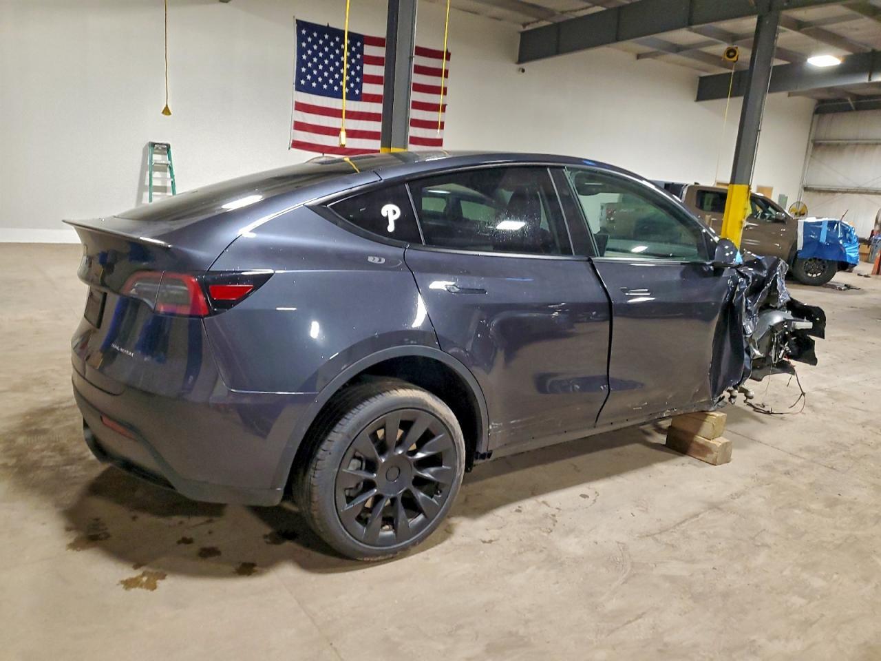 2024 Tesla Model Y - Фото 3