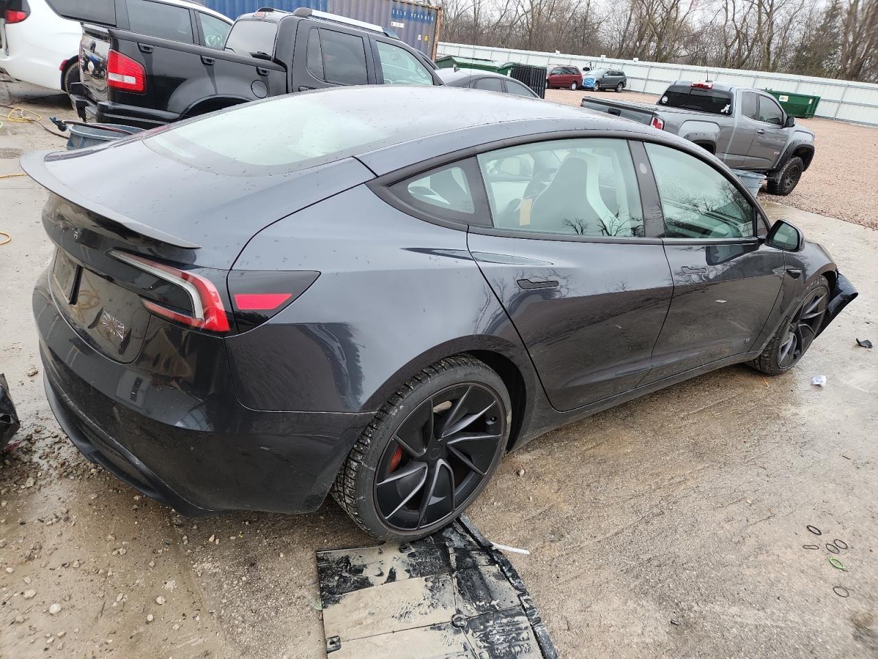 2024 Tesla Model 3 - Фото 3