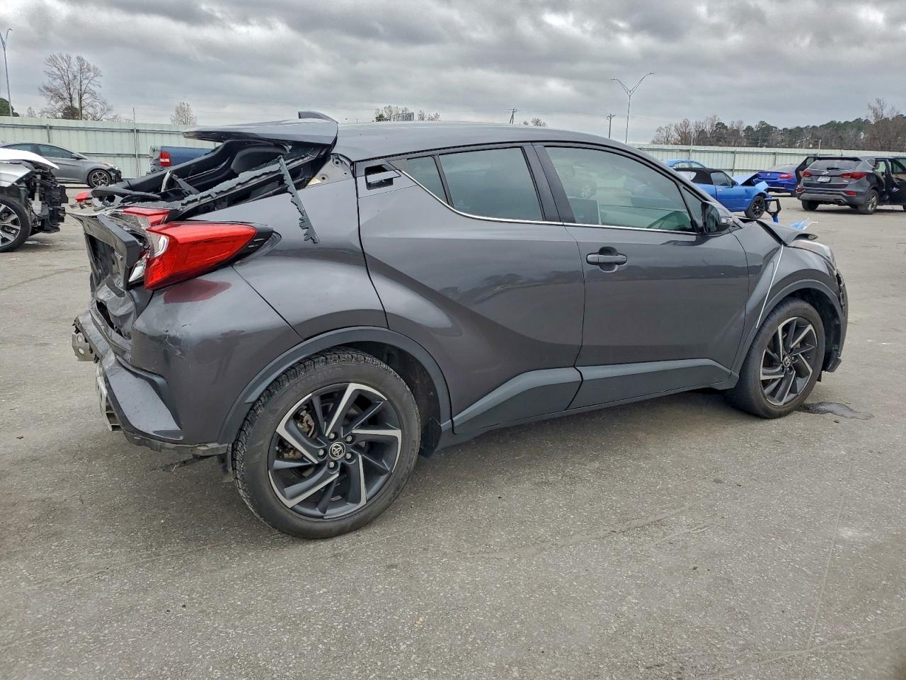 2022 Toyota C-Hr Xle - Image 3