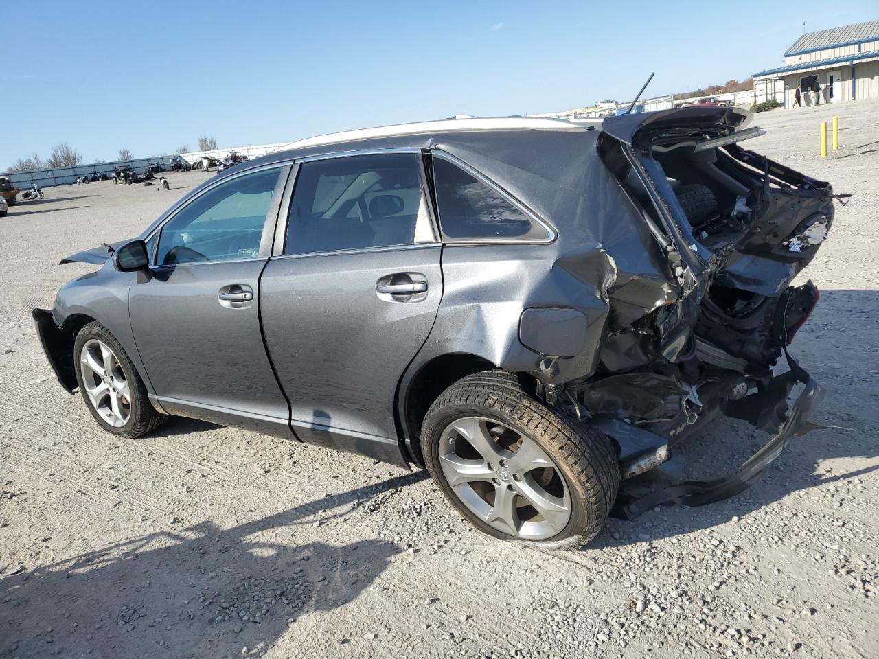 2011 Toyota Venza - Image 2