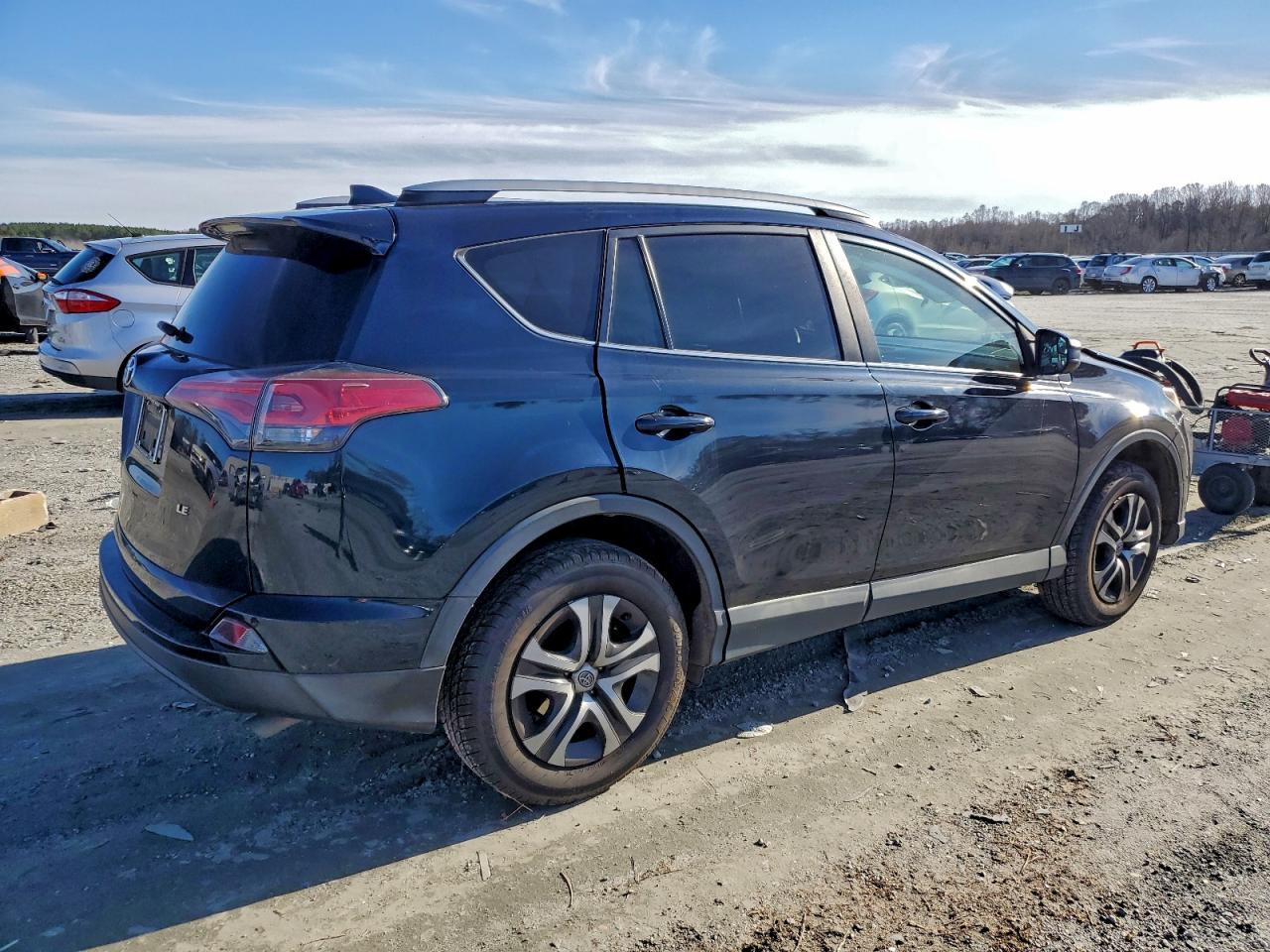 2017 Toyota Rav4 Le - Image 3